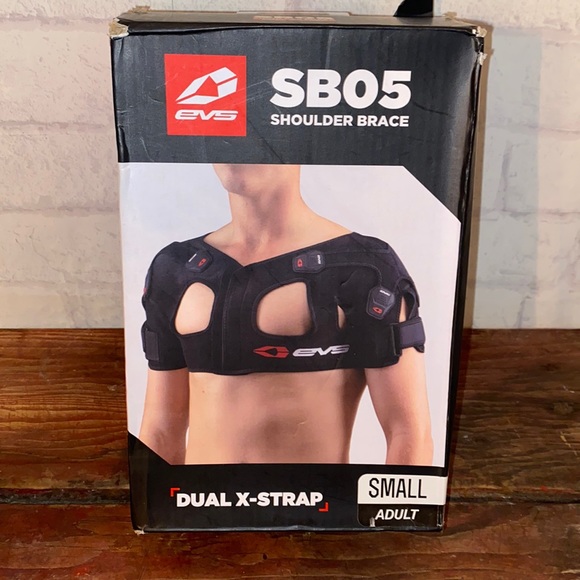 EVS SB05 Dual X Strap Shoulder Brace Size S - Picture 1 of 8